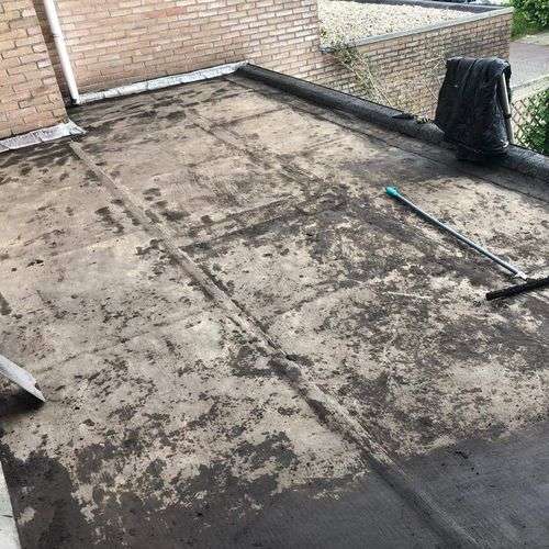 Schoonmaken van een plat dak in Bloemendaal Schoonmaken van een plat dak in Bloemendaal